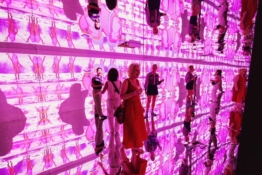 Mirror room